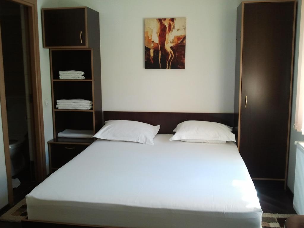 Jr Motel Отопени Стая снимка
