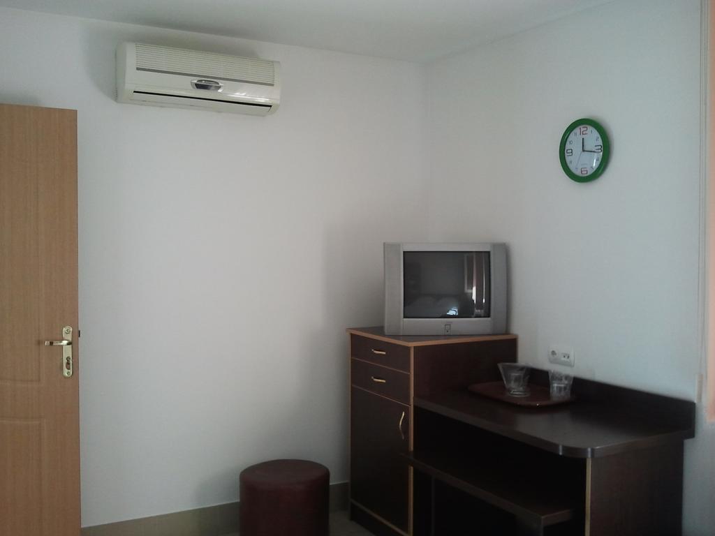 Jr Motel Отопени Стая снимка