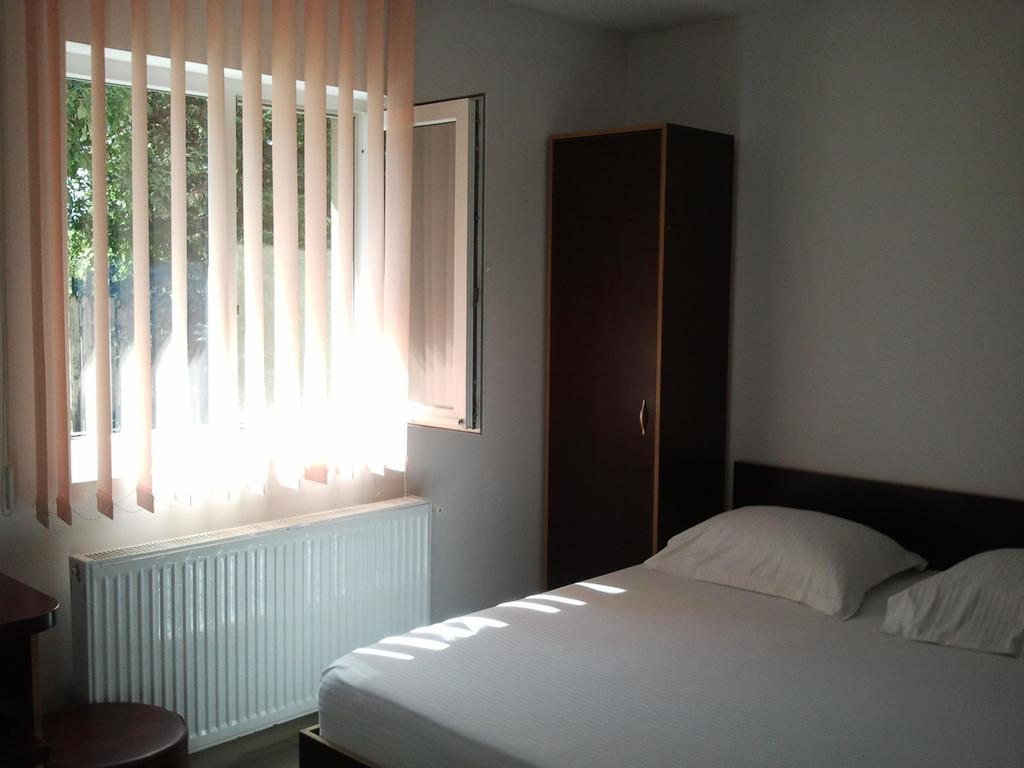 Jr Motel Отопени Стая снимка