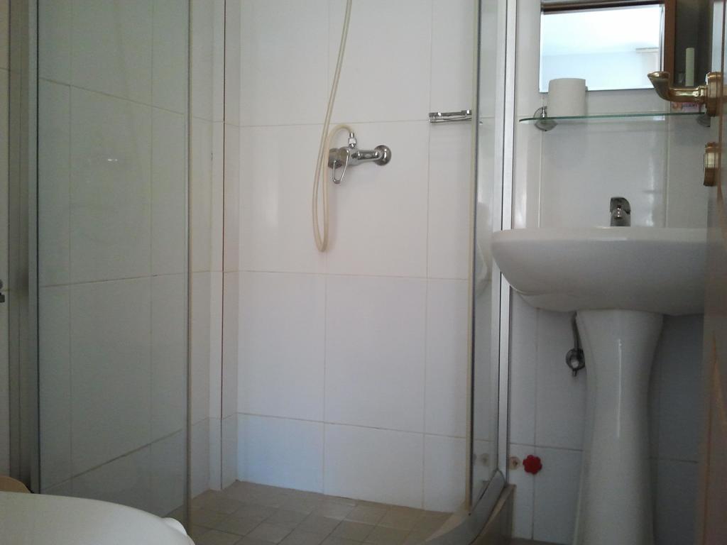 Jr Motel Отопени Стая снимка