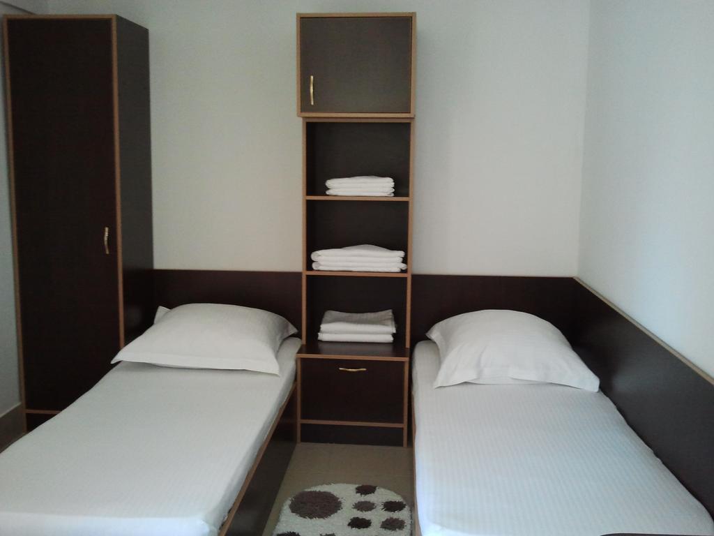 Jr Motel Отопени Стая снимка