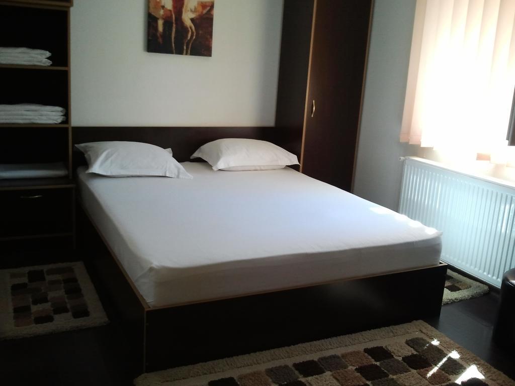 Jr Motel Отопени Стая снимка