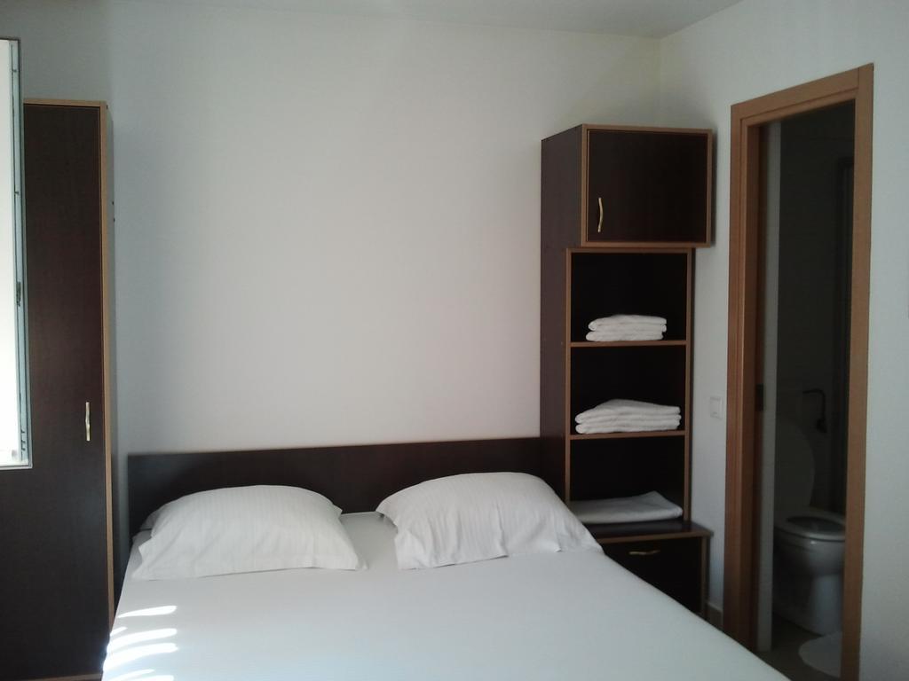 Jr Motel Отопени Стая снимка